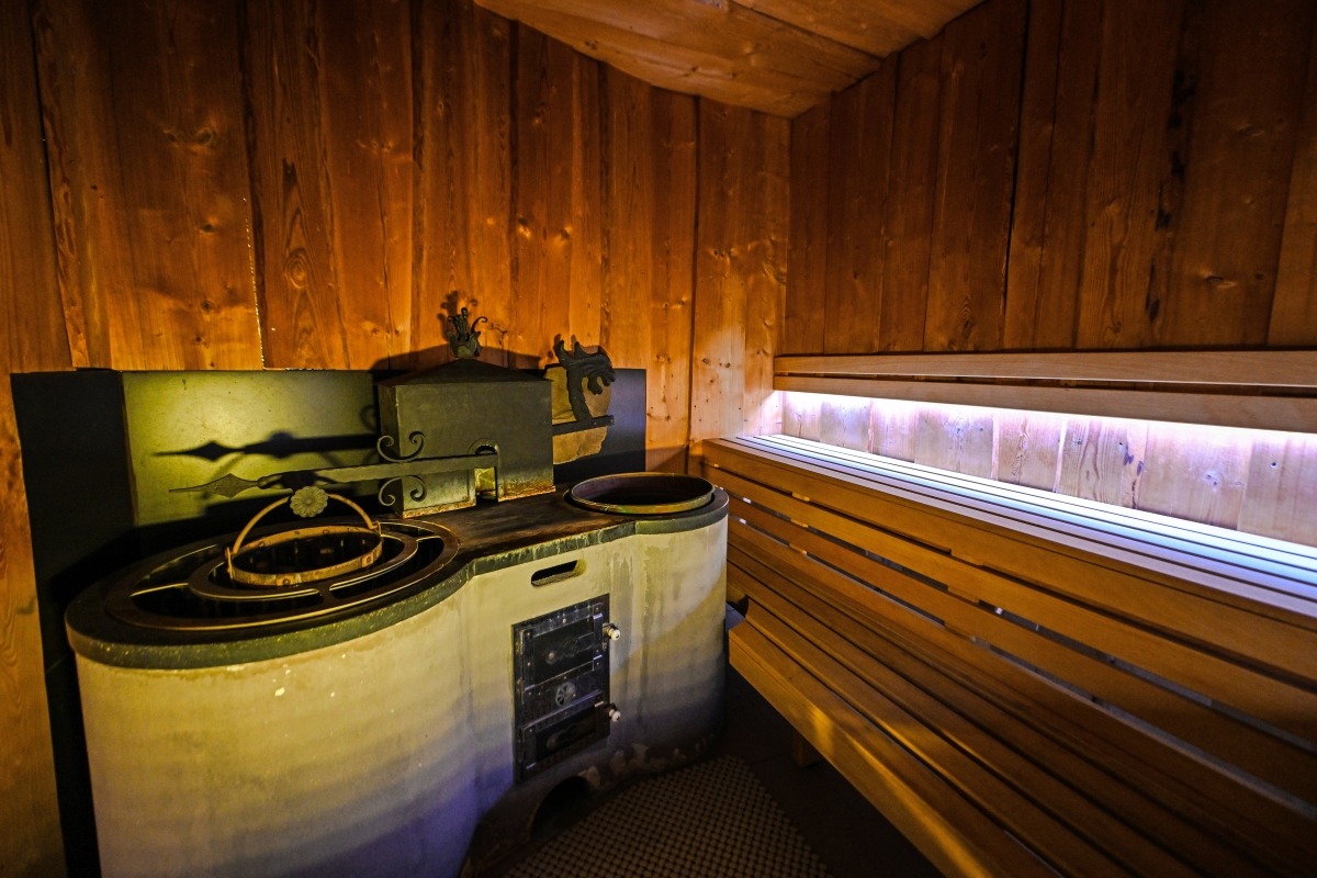 SAUNOV SVT HLUBOK DVR HLUBOKY - HRUB VODA