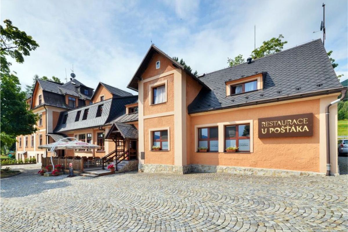 HOTEL STAR� PO�TA ***+ V B�L� POD PRAD�DEM