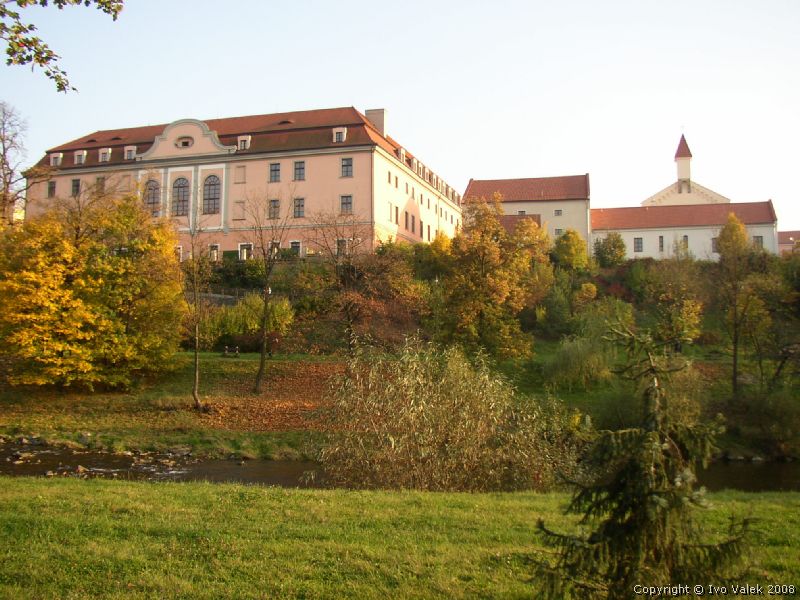 Zámek Žerotínů, Kaple, řeka Bečva