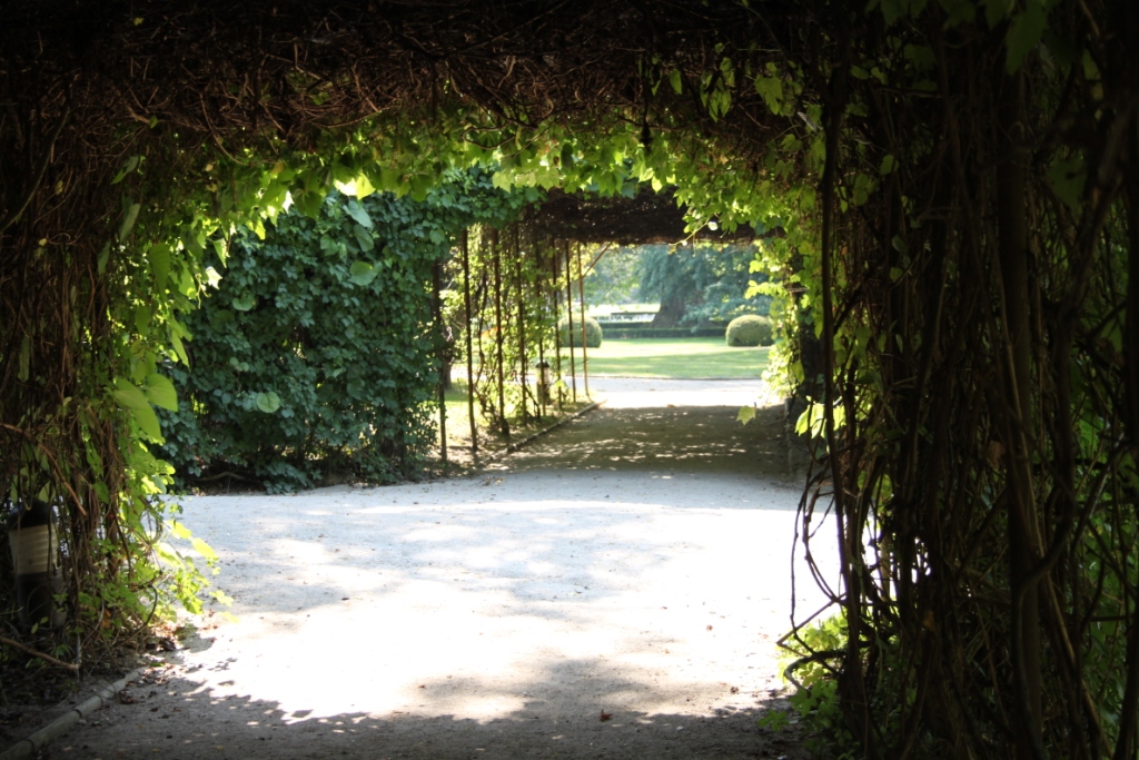 NAU�N� STEZKA Z�MECK�M PARKEM HLUBOK� NAD VLTAVOU