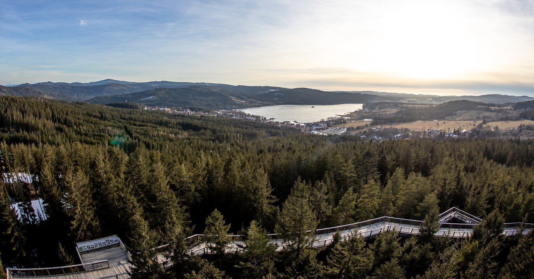 SKIARE�L LIPNO