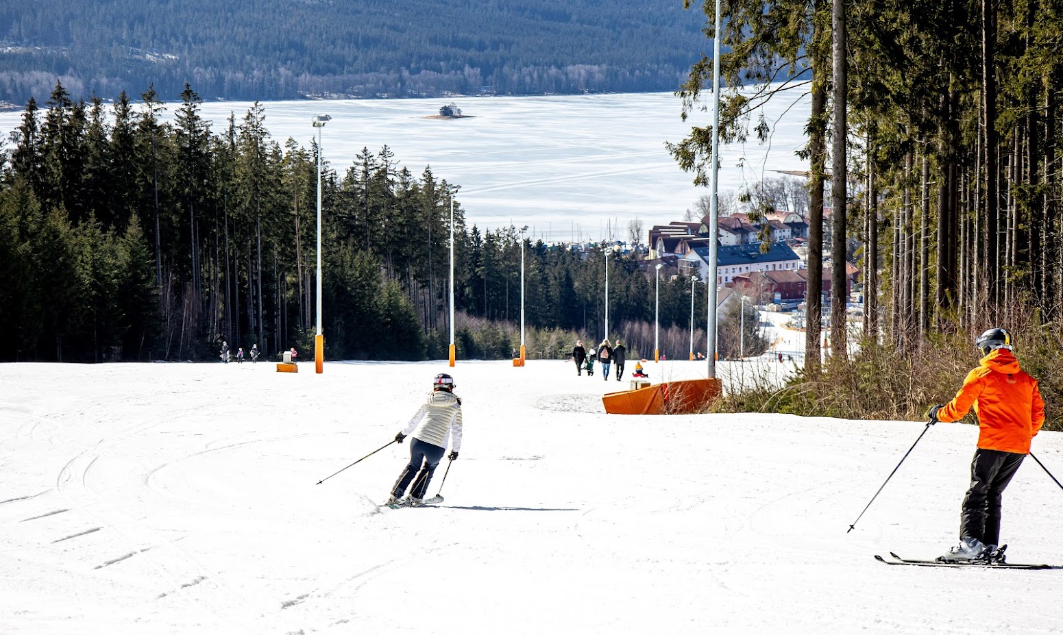 SKIARE�L LIPNO