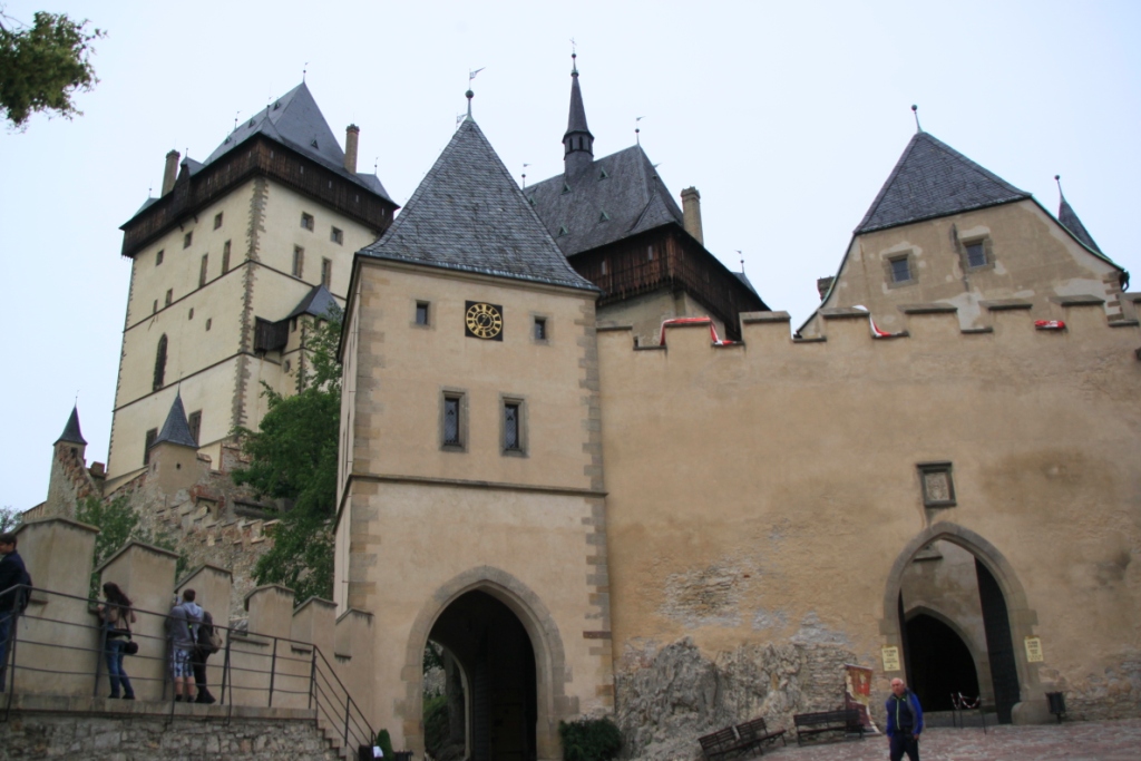 HRAD KARL�TEJN (NKP)