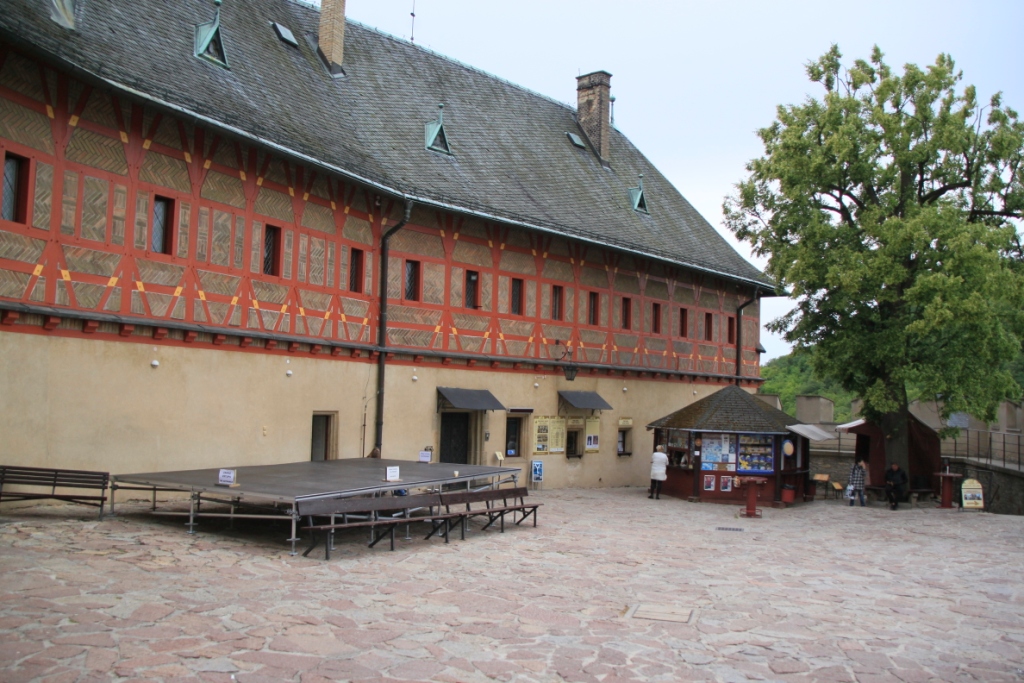 HRAD KARL�TEJN (NKP)
