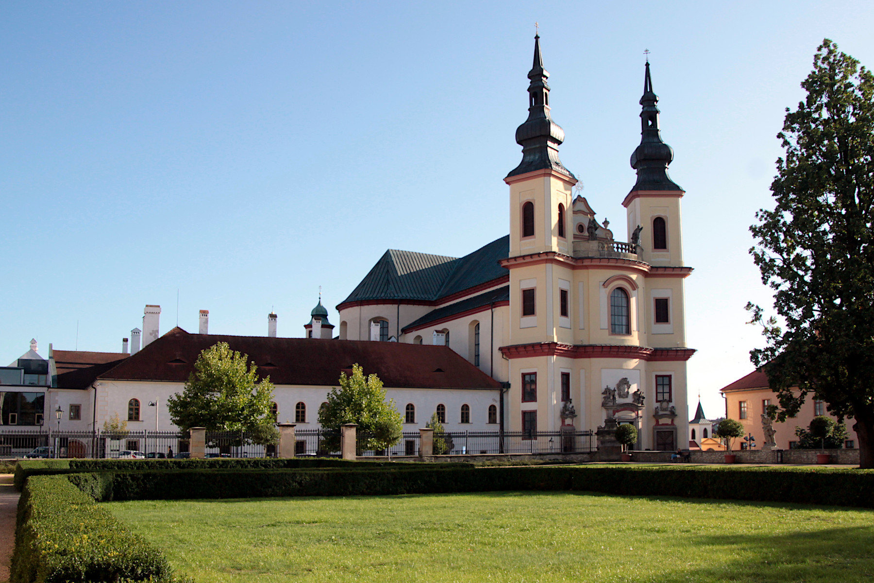 PIARISTICK� CHR�M NALEZEN� SV. K�͎E S KOLEJ� V LITOMY�LI