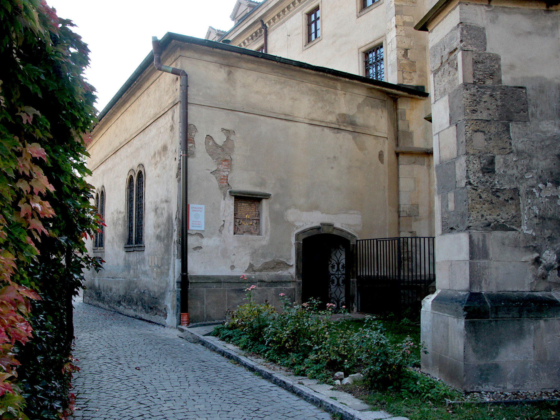 KL��TER NA SLOVANECH (EMAUZY) � PRAHA NOV� M�STO