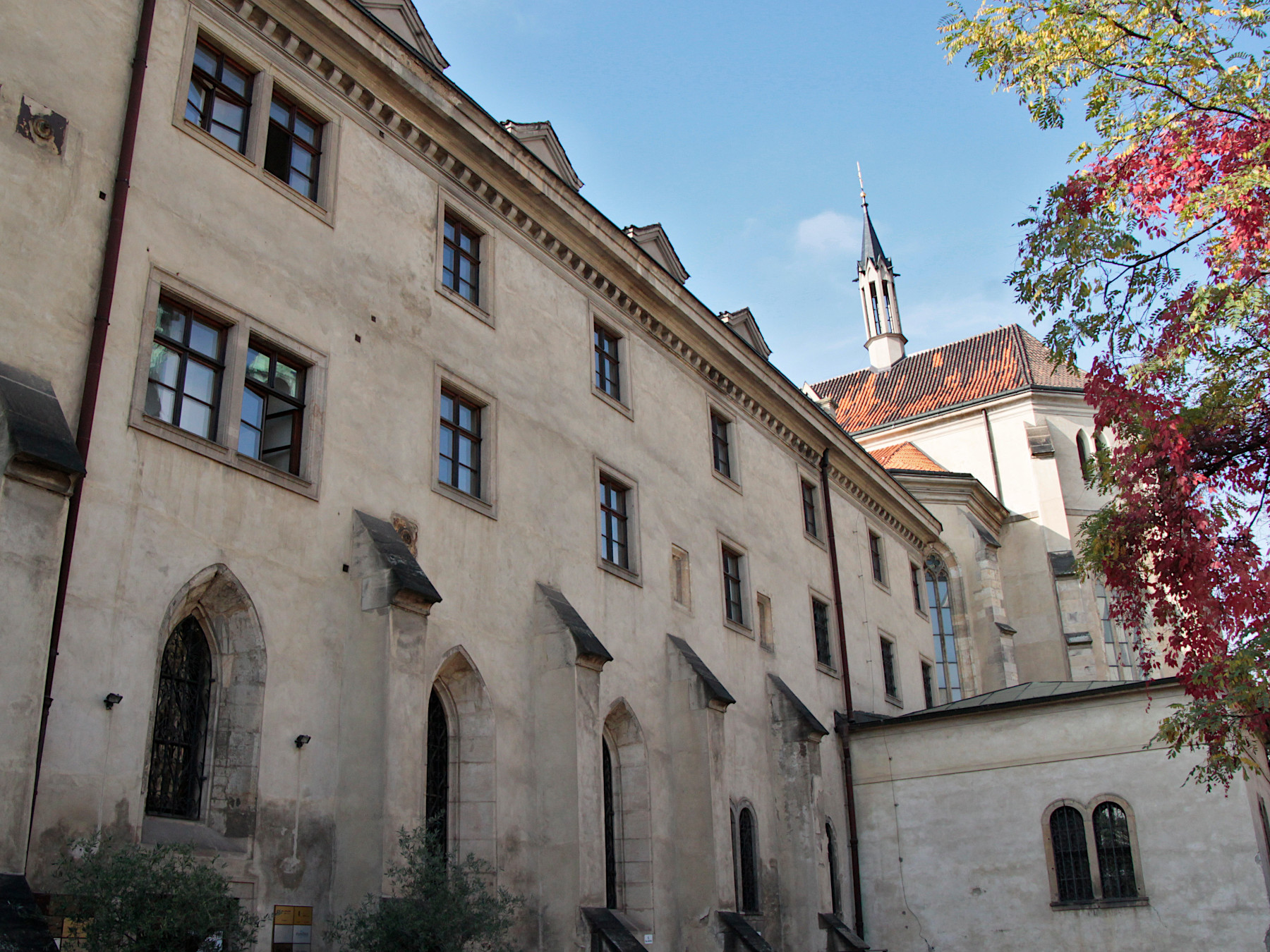 KL��TER NA SLOVANECH (EMAUZY) � PRAHA NOV� M�STO