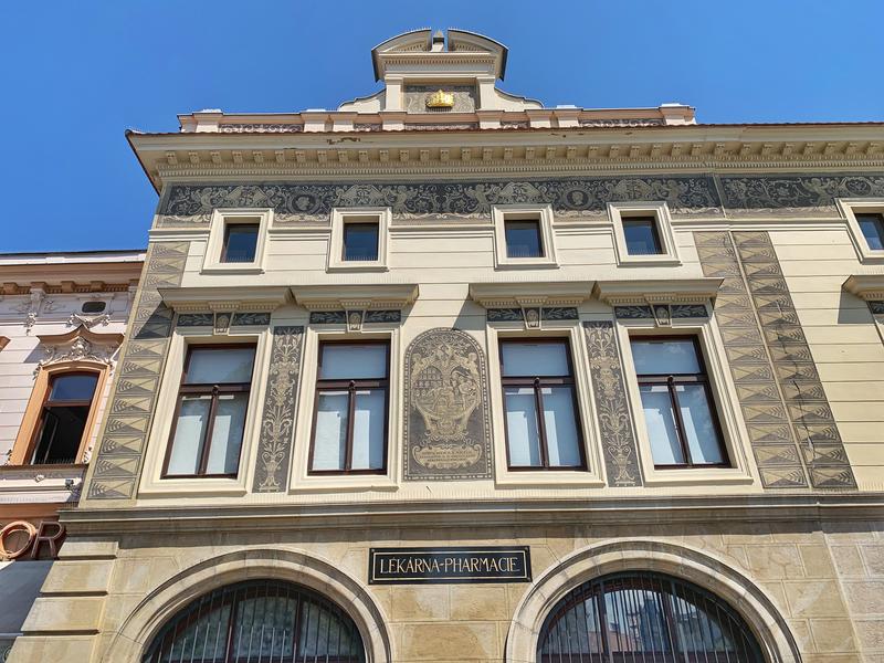 L�KARNA U ZLAT� KORUNY V UHERSK�M HRADI�TI