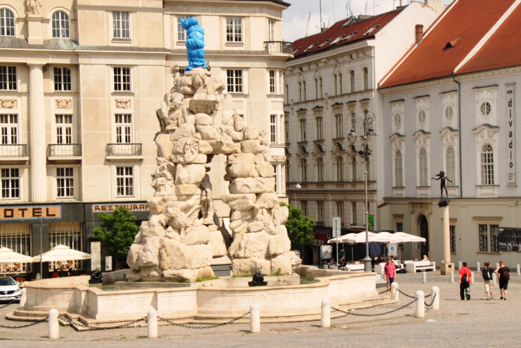 KA�NA PARNAS V BRN�