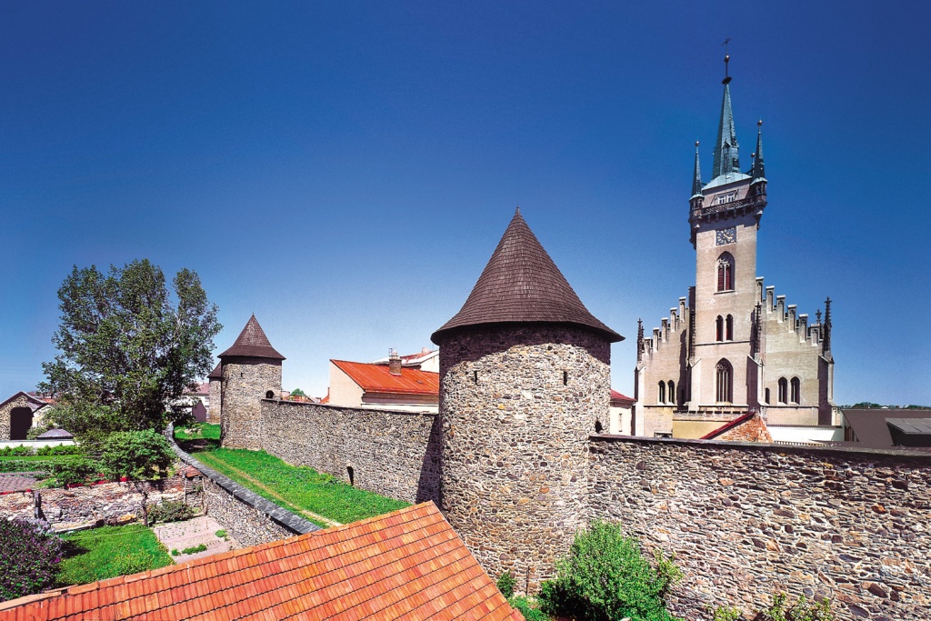 M�STSK� HRADBY - POLI�KA