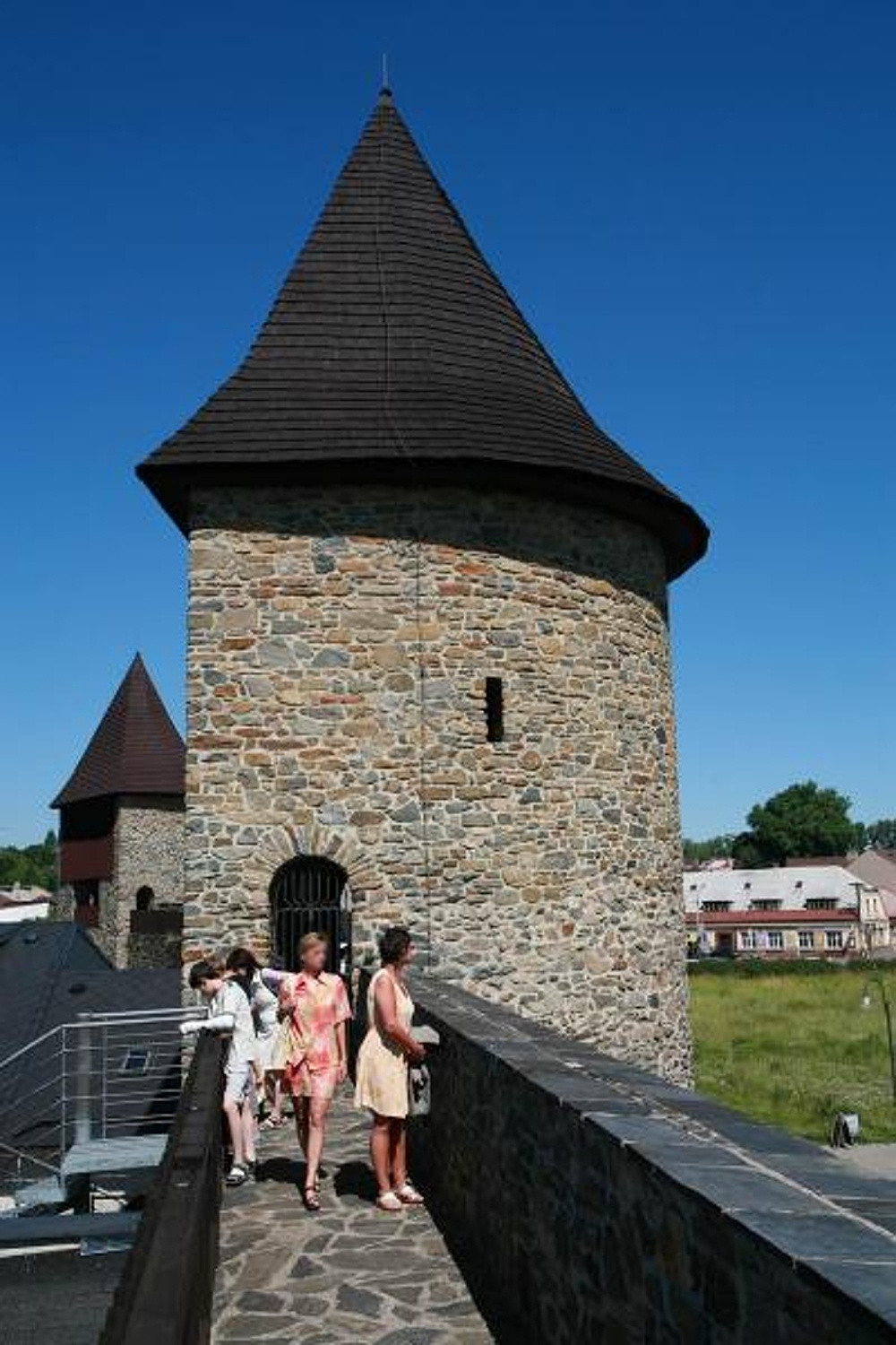M�STSK� HRADBY - POLI�KA