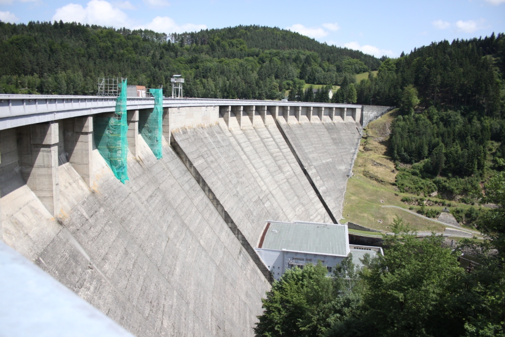 P�EHRADN� N�DR�E V�R I. A II. U BYST�ICE NAD PERN�TEJNEM