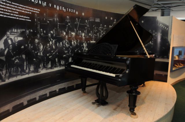 CENTRUM BOHUSLAVA MARTIN� V POLI�CE - M�STSK� MUZEUM A GALERIE POLI�KA