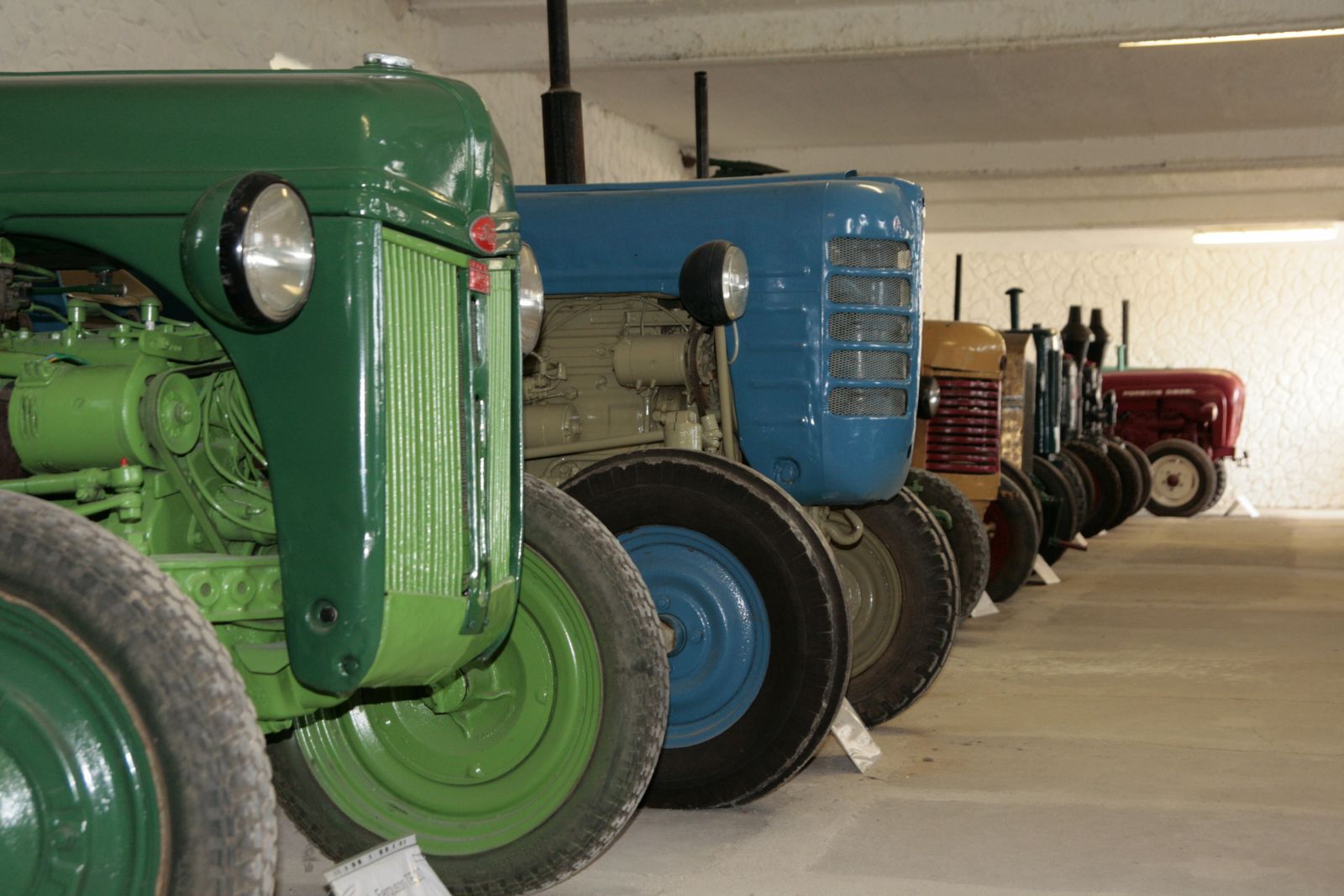 MUZEUM TRAKTOR� A ZEM�D�LSK� TECHNIKY CHOTOU�