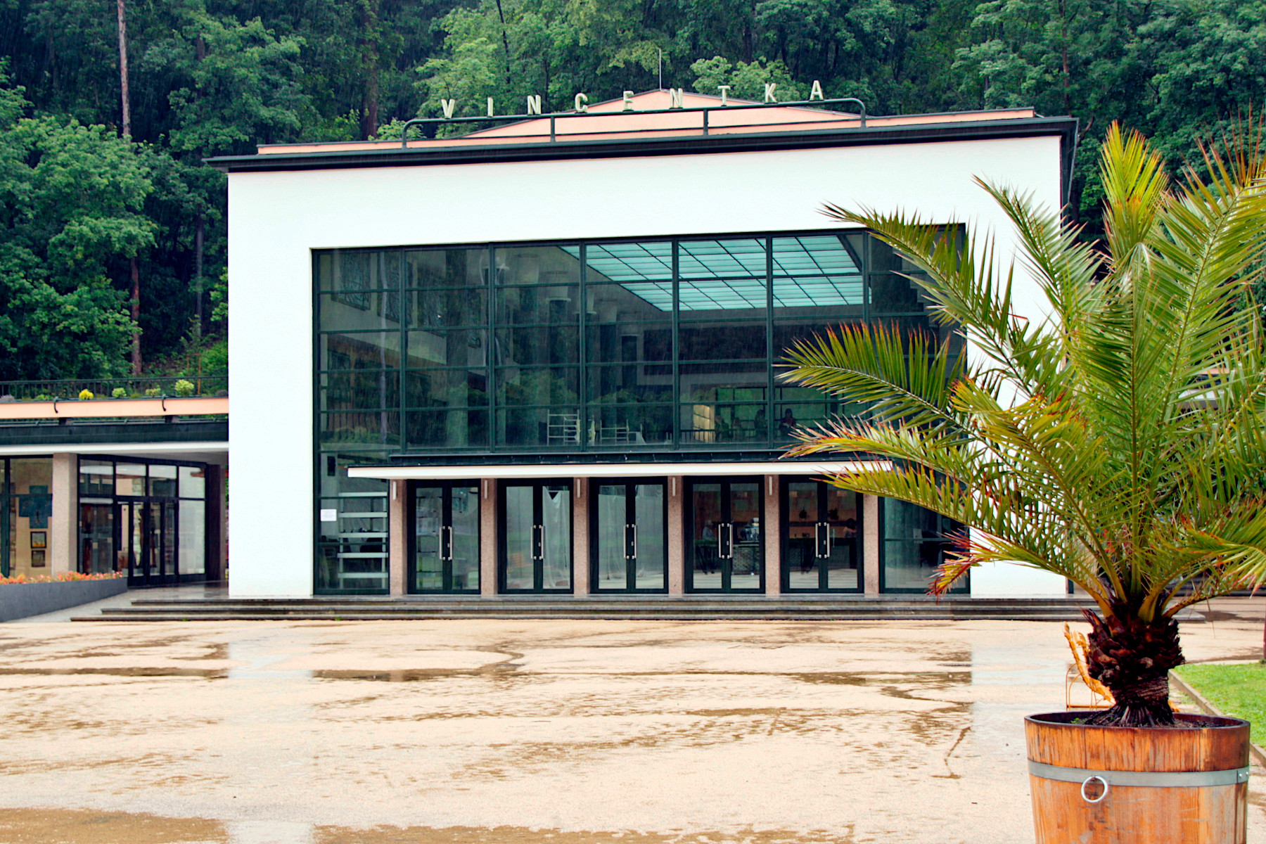 L�ZN� LUHA�OVICE
