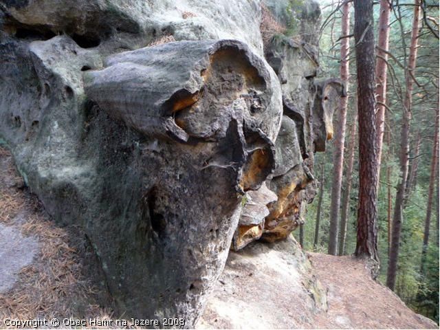 Divadlo � �elezivce v amfite�tru Divadla