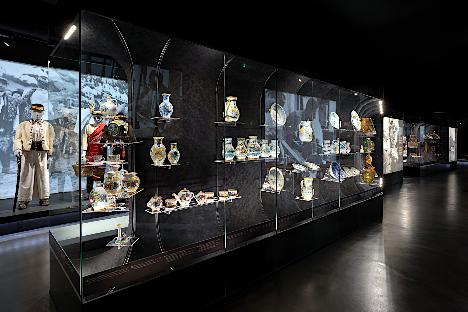 SLOV�CK� MUZEUM V UHERSK�M HRADI�TI