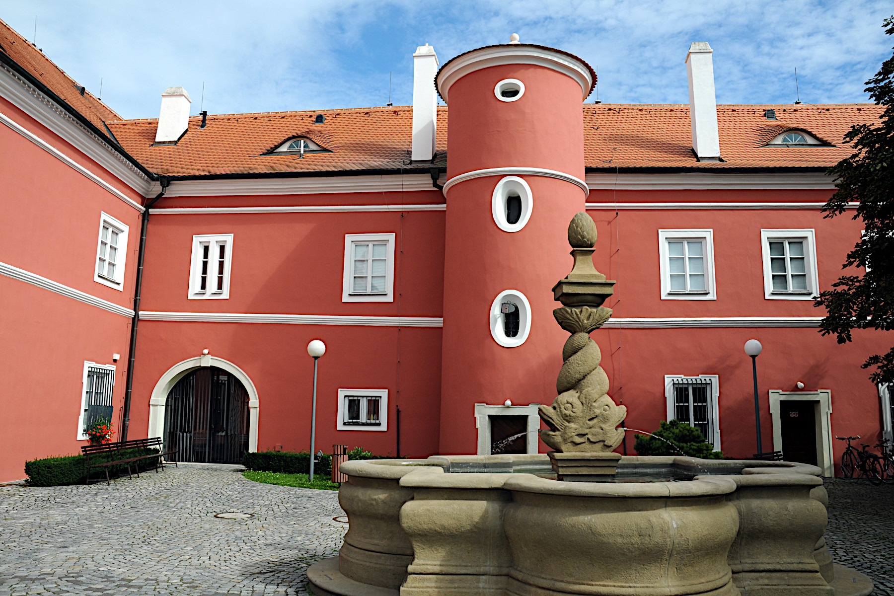 GALERIE SLOV�CK�HO MUZEA V UHERSK�M HRADI�TI