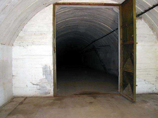 PODZEMN� LETECK� TOV�RNY Z II. SV�TOV� V�LKY V RAB�TEJN� U SRBSK� KAMENICE