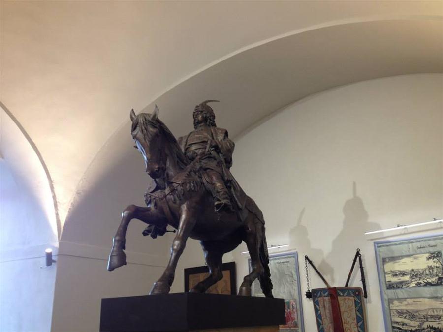 PAM�TN�K KR�LE JI��HO V POD�BRADECH