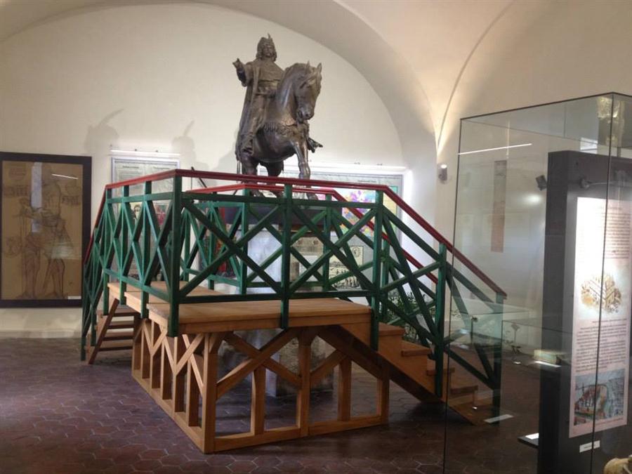 PAM�TN�K KR�LE JI��HO V POD�BRADECH