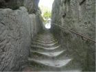 Stohánek – tesané schodiště vedoucí do hradu 
(klikni pro zvětšení)