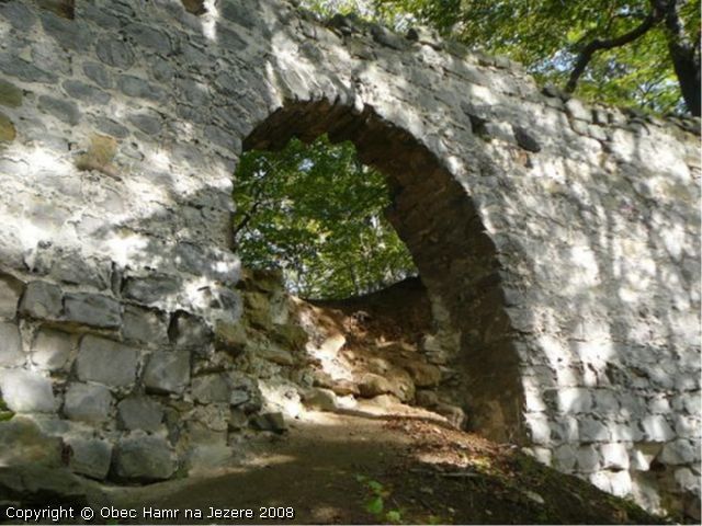 Děvín – kulturní památka, brána do hradu 