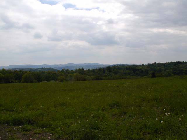 ROZHLEDNA NA SOKOL�M VRCHU NAD D���NEM